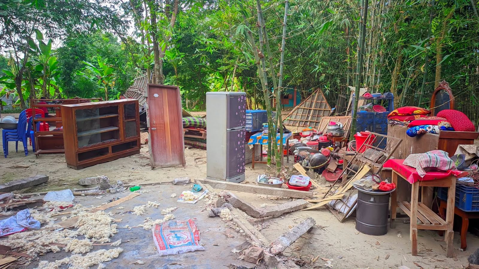 ঈশ্বরদীতে বাড়ি ভাঙচুর ও লুটপাটের অভিযোগ, গ্রেপ্তার ১